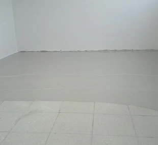 Заливка основания нивелирующей смесью