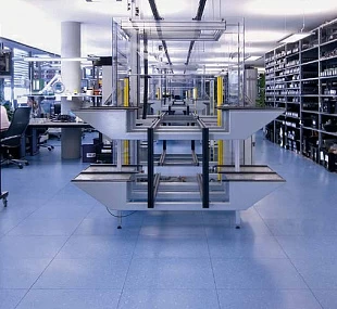 Укладка токопроводящей ПВХ плитки в один цвет