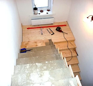 Облицовка ступеней фанерой