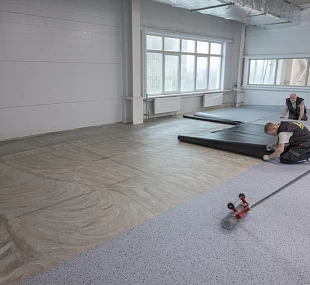 Укладка антистатического линолеума на медную ленту