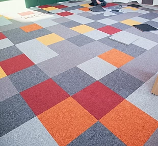 Укладка ковровой плитки с дизайном