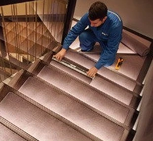 Укладка ковролина на ступени