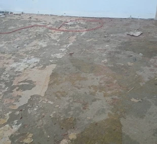 Демонтаж старого покрытия и очистка поверхности