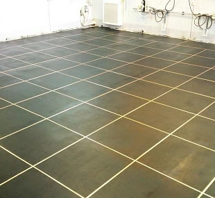 Укладка антистатического линолеума на медную ленту