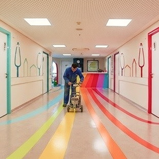 Laying of antistatic linoleum