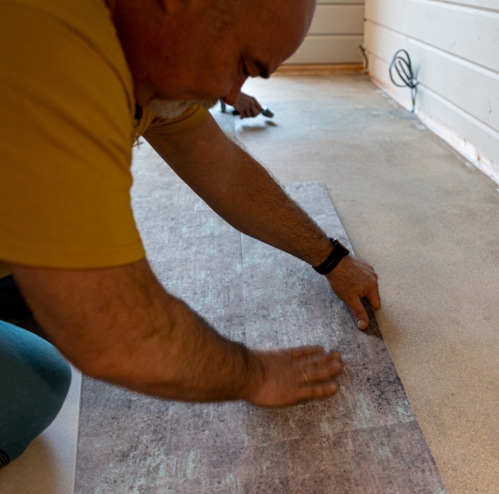 Laying of flocked coatings