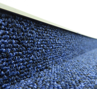 Монтаж плинтуса под ковровую плитку