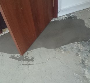 Ремонт поверхности, шпатлевание трещин и усадочных швов