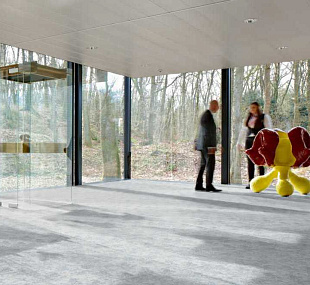 Укладка флокированных рулонных покрытий в один цвет