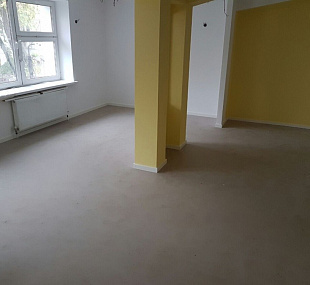 Укладка натурального линолеума в один цвет